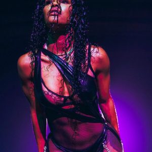 Viens explorer les abysses de Montargis avec ma main de fer. Aïssatou - rencontre-Black-Montargis