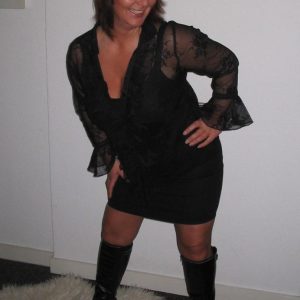 Carine - rencontre-Dominatrice-Nîmes
