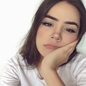 Samedi matin, un mec obéissant Léonie - rencontre-Teen-Courbevoie